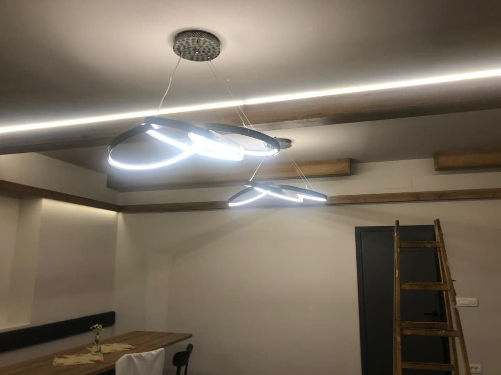Razdelilec DC/AC za sončno elektrarno